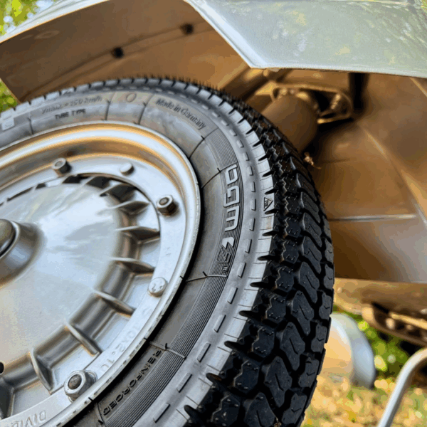Win a Disco Dez-Built Vespa P200 MK1 – Classic 1980 Non-Indicator Draws July 14th! - Image 3